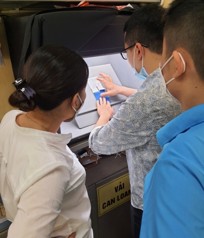 Installing and handing over equipment to Son Ha garment company